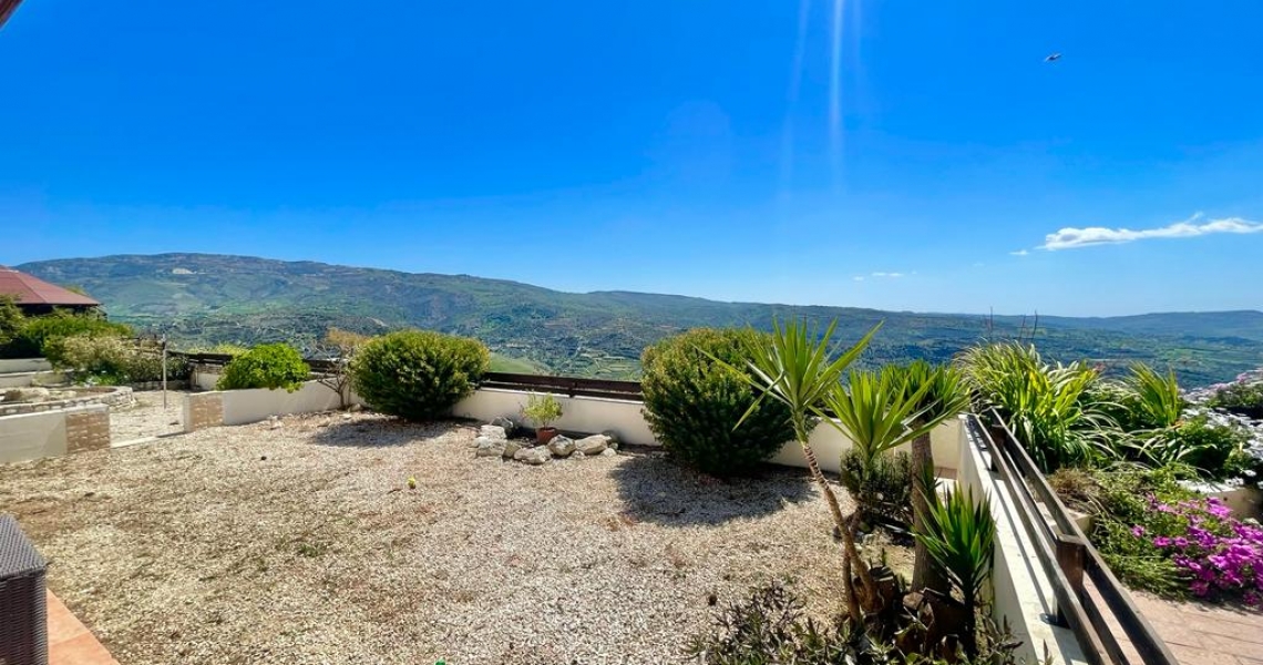 Qlistings - Isolated 3 Bedroom Bungalow in large plot rural setting spectacular views Property ID:B3PAD_O08a Property Image