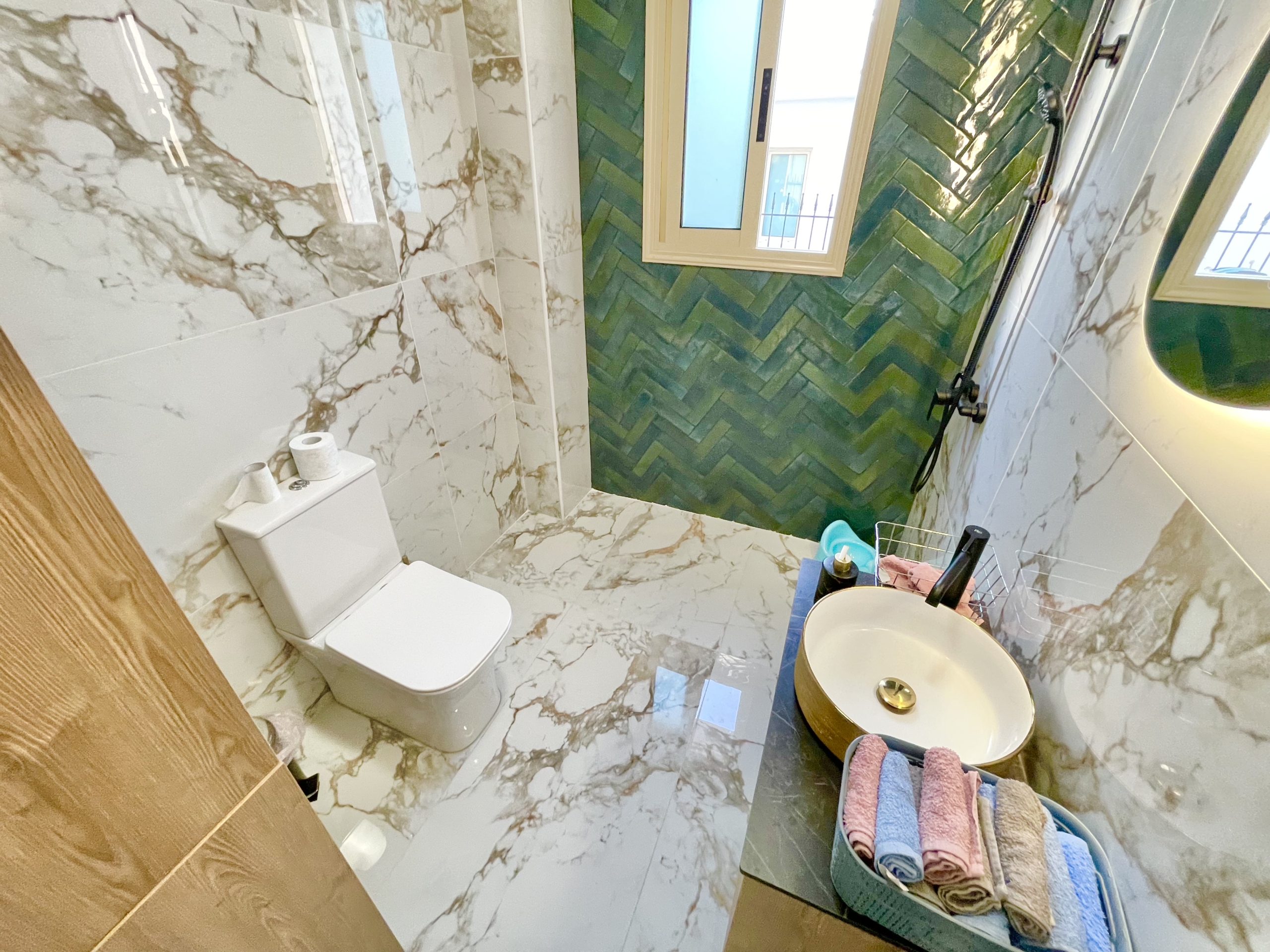 25999CD4-C614-4AD4-929B-B381B2725197