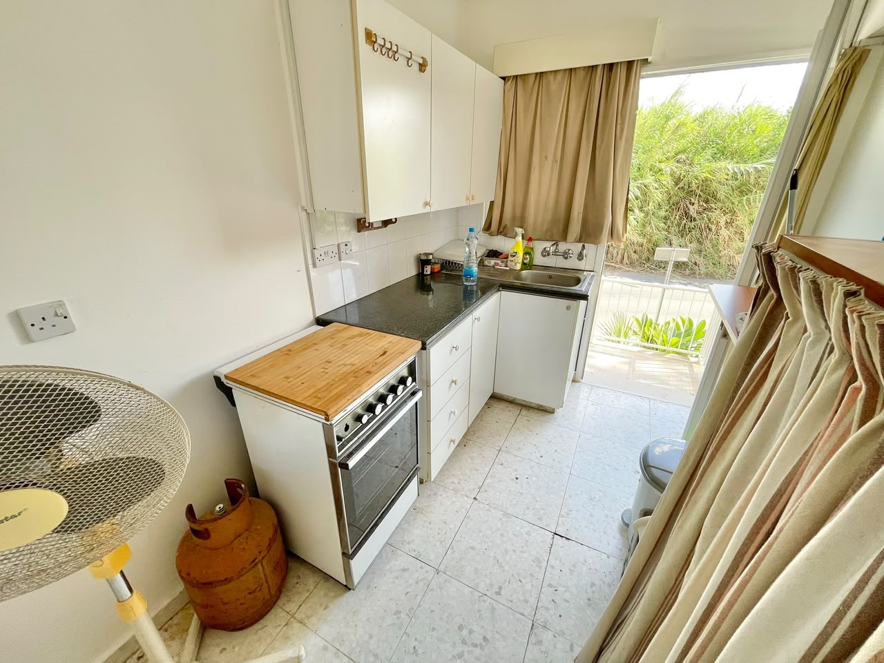 94a04105-46a3-40b6-8b89-4b4975138d9f 1-bedroom apartment easy rent.