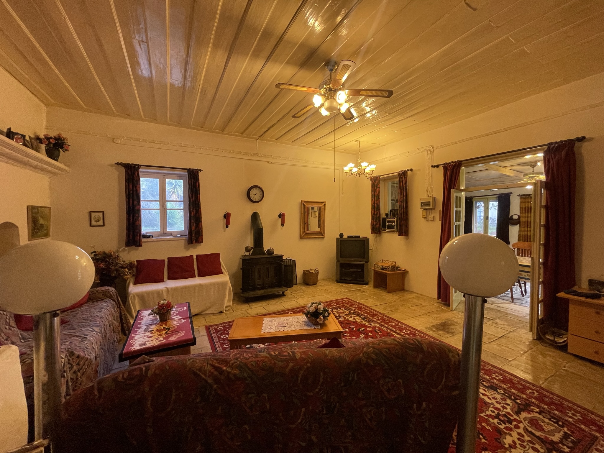 CE76D9F6-89C9-4D15-B75B-F874230125C1