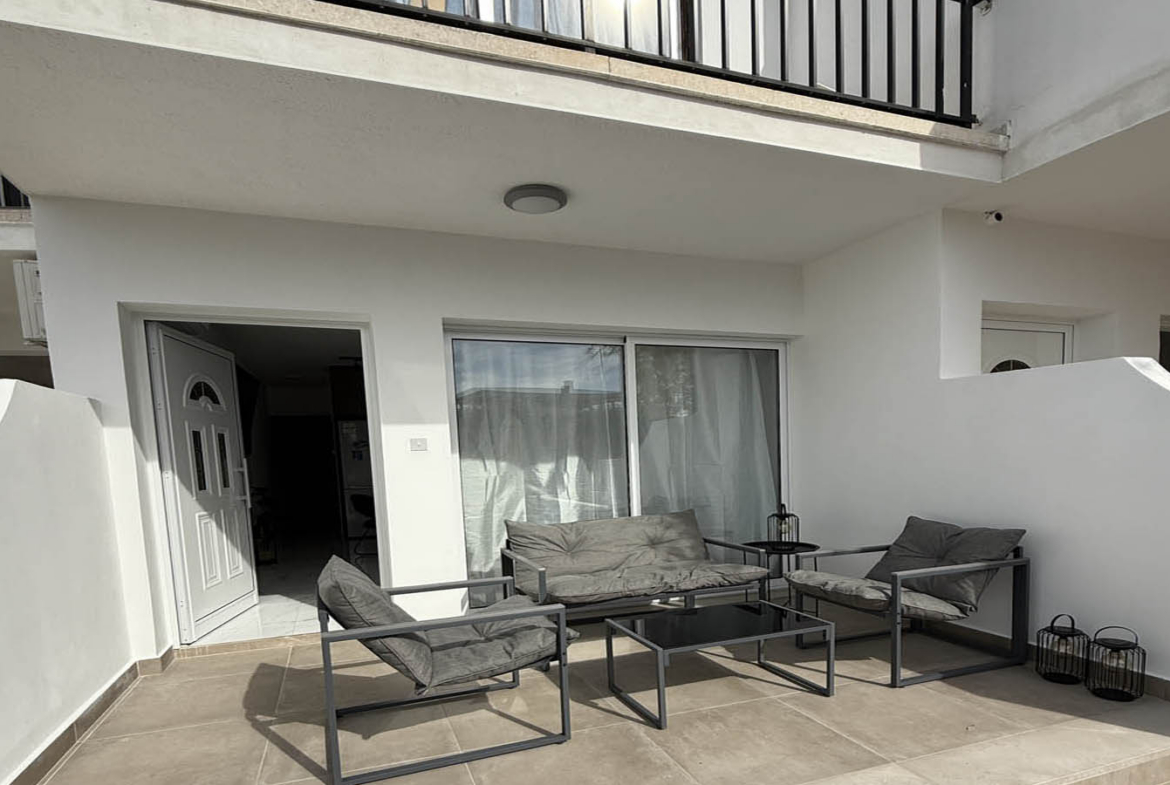 2-Bedroom Townhouse in Kings Beach Park, just 300 meters from the sea