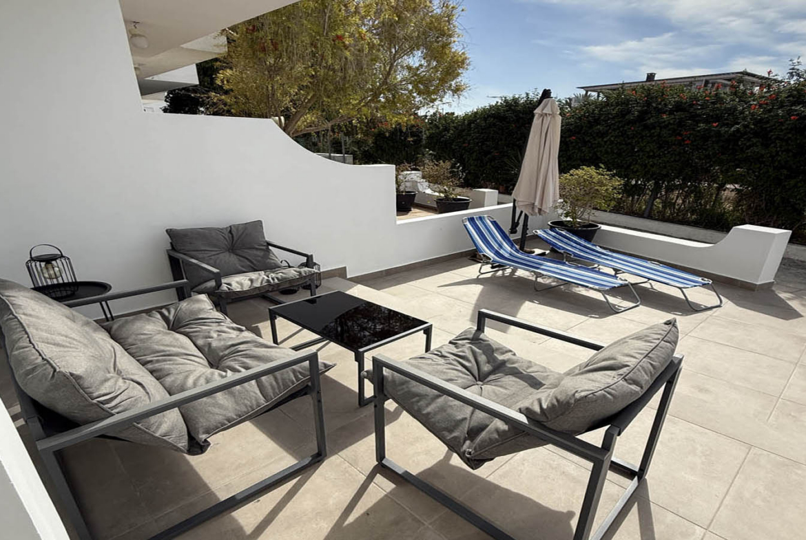 2-Bedroom Townhouse in Kings Beach Park, just 300 meters from the sea