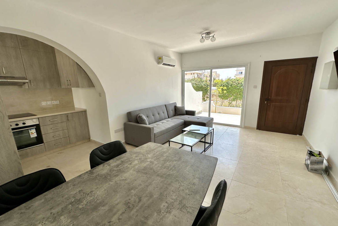 2-Bedroom Townhouse in Kings Beach Park, just 300 meters from the sea
