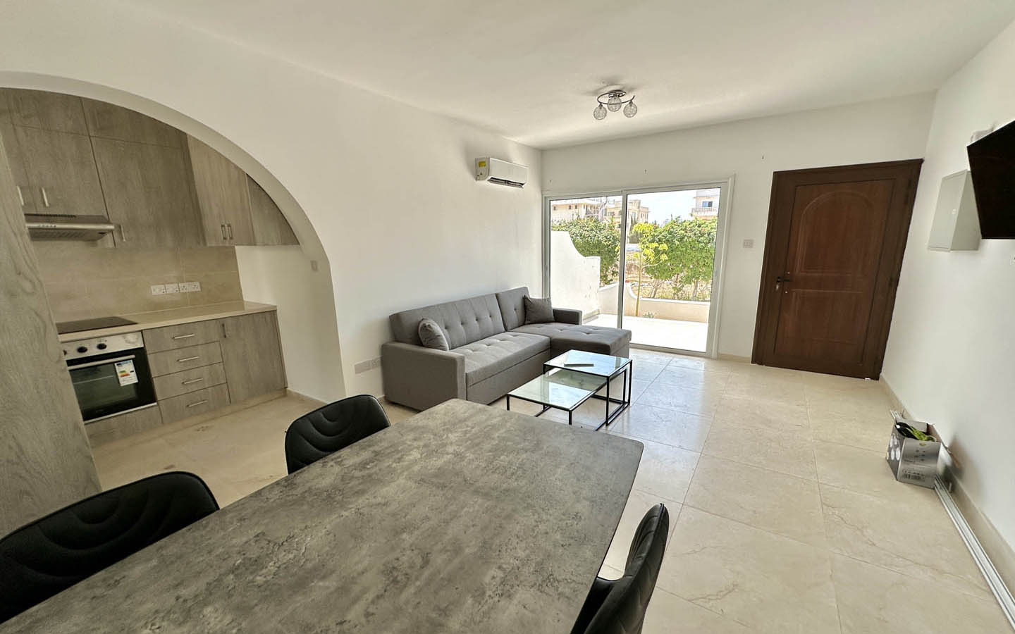 Renovation example №2(2) 2-Bedroom Townhouse in Kings Beach Park, just 300 meters from the sea