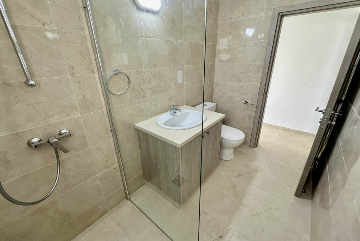 2-Bedroom Townhouse in Kings Beach Park, just 300 meters from the sea
