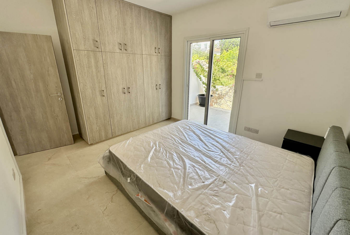 2-Bedroom Townhouse in Kings Beach Park, just 300 meters from the sea