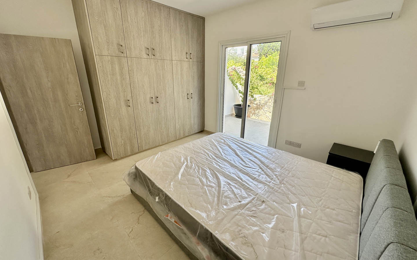 Renovation example №2(5) 2-Bedroom Townhouse in Kings Beach Park, just 300 meters from the sea