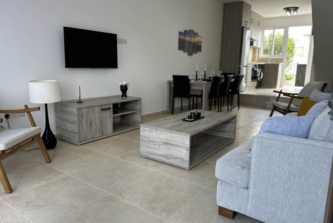 2-Bedroom Townhouse in Kings Beach Park, just 300 meters from the sea