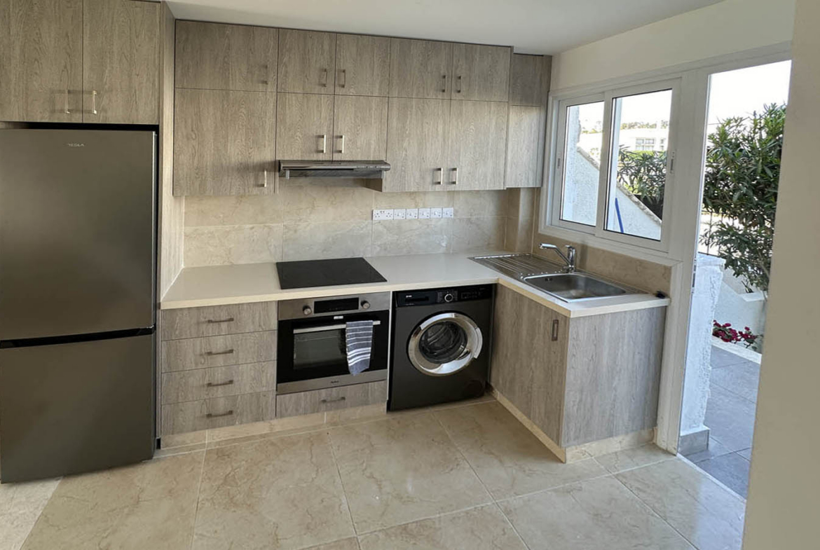 2-Bedroom Townhouse in Kings Beach Park, just 300 meters from the sea