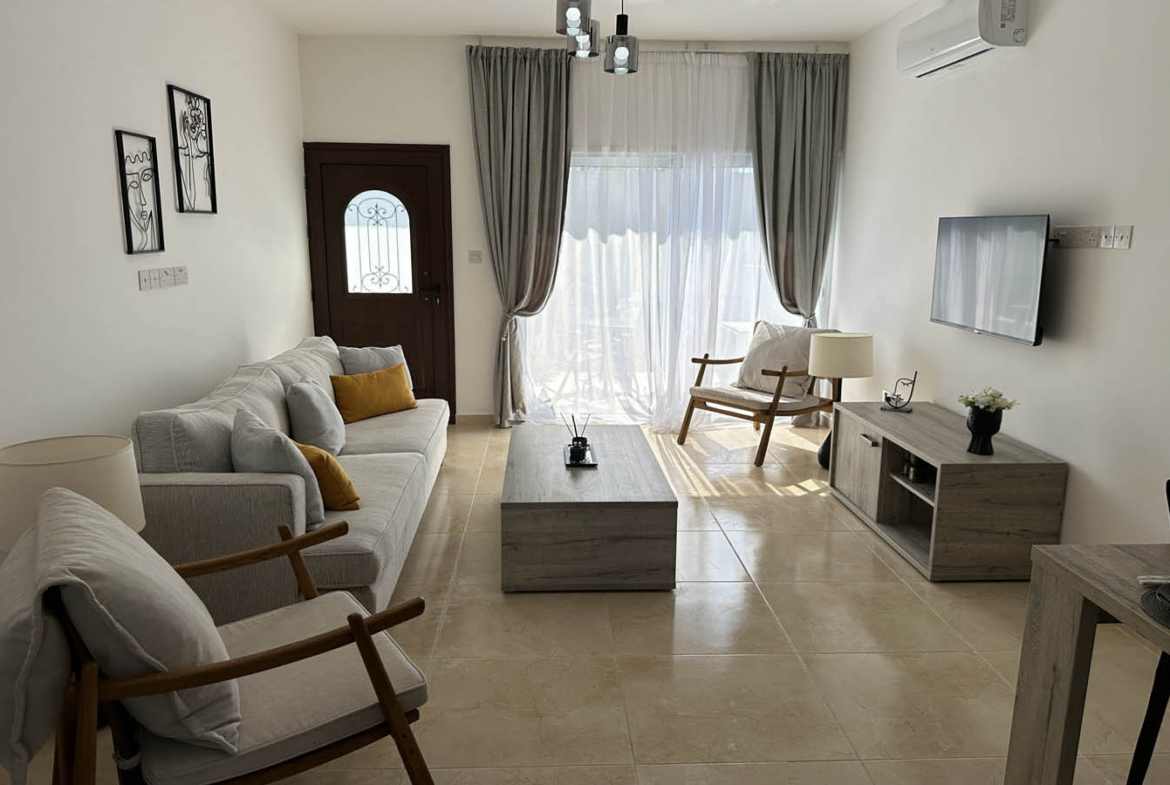 2-Bedroom Townhouse in Kings Beach Park, just 300 meters from the sea