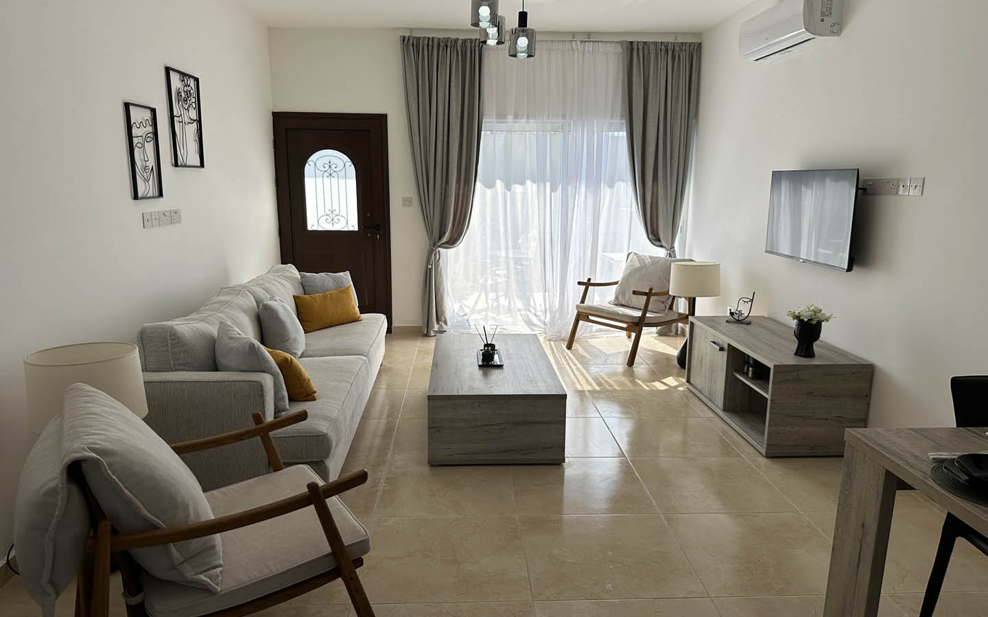 Renovation example №3(14) 2-Bedroom Townhouse in Kings Beach Park, just 300 meters from the sea
