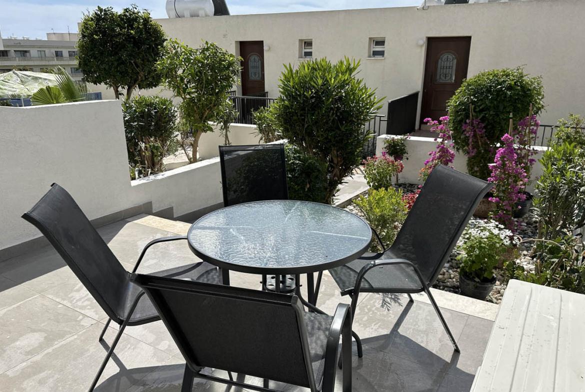 2-Bedroom Townhouse in Kings Beach Park, just 300 meters from the sea