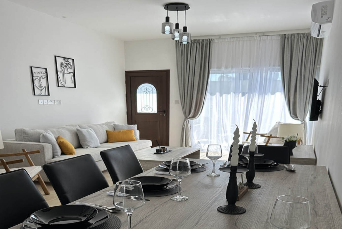 2-Bedroom Townhouse in Kings Beach Park, just 300 meters from the sea