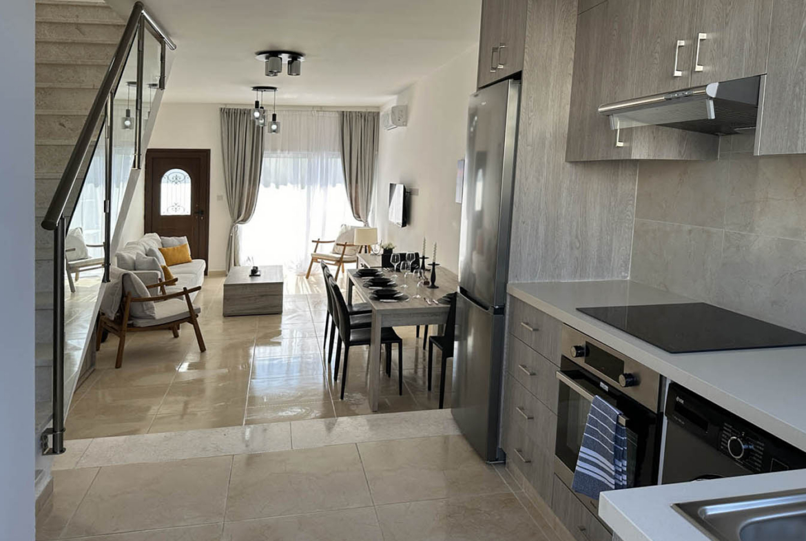 2-Bedroom Townhouse in Kings Beach Park, just 300 meters from the sea