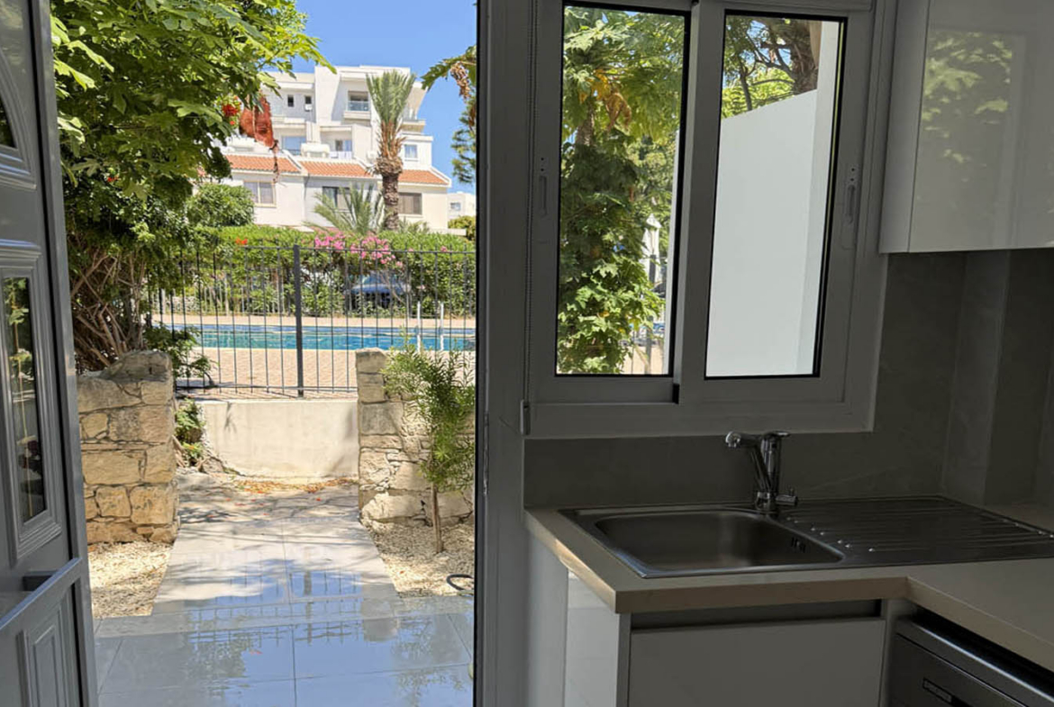 2-Bedroom Townhouse in Kings Beach Park, just 300 meters from the sea