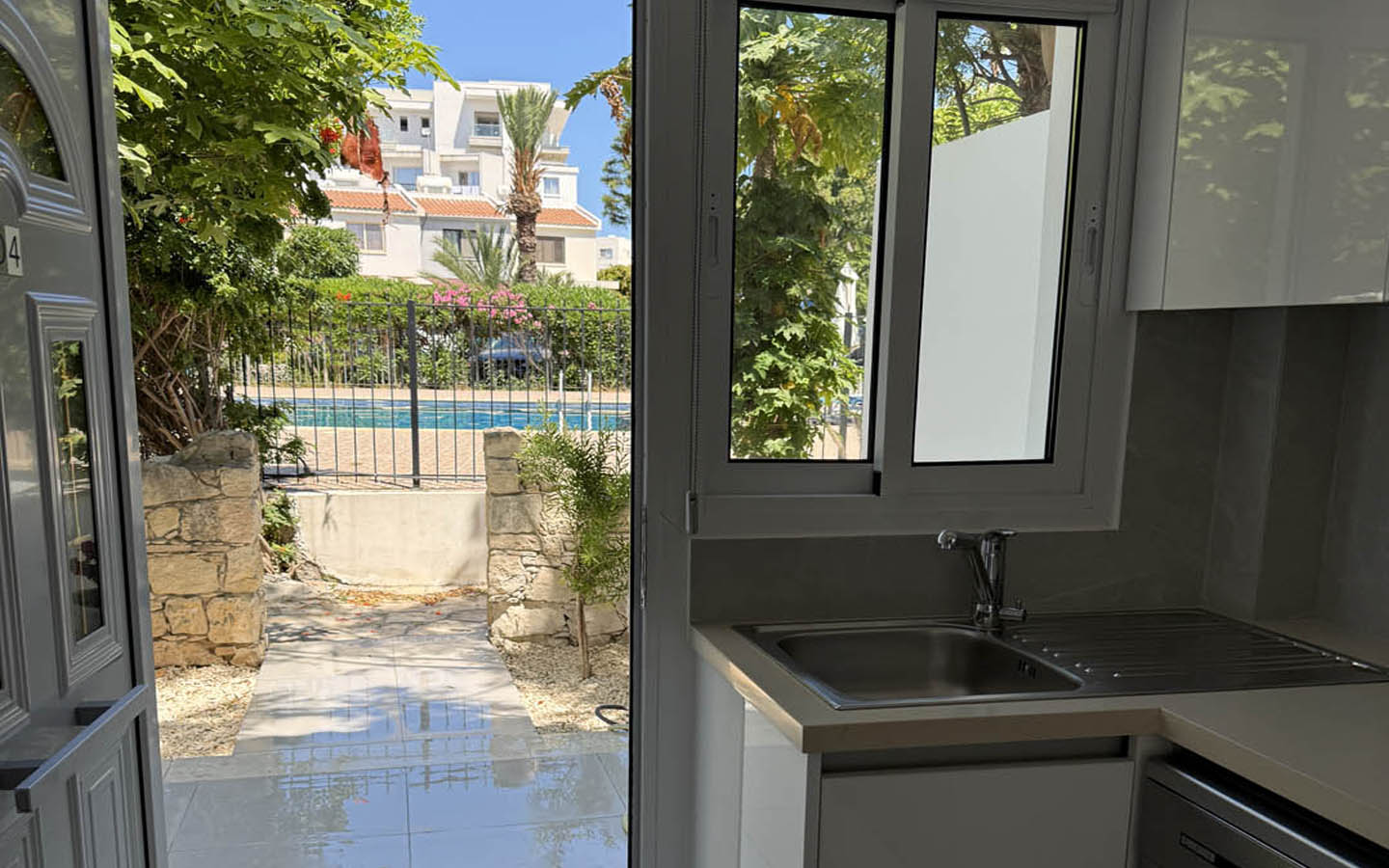 Renovation example №5(1) 2-Bedroom Townhouse in Kings Beach Park, just 300 meters from the sea