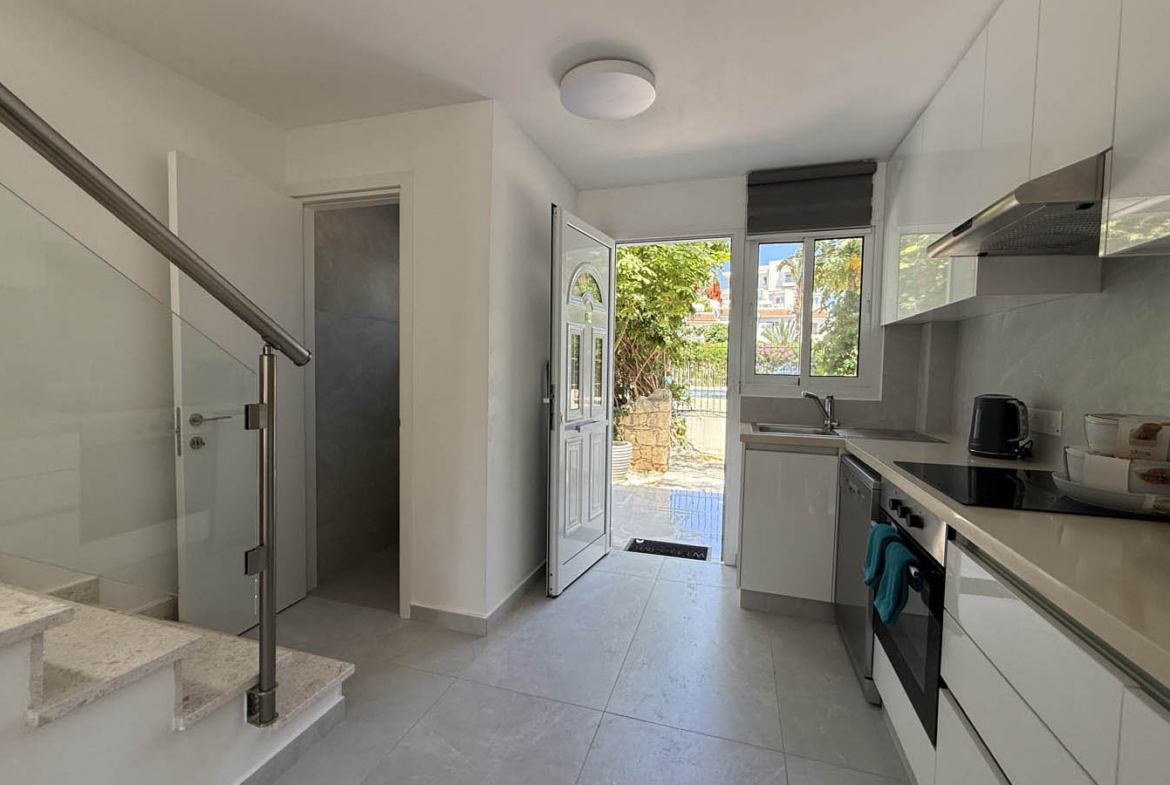 2-Bedroom Townhouse in Kings Beach Park, just 300 meters from the sea