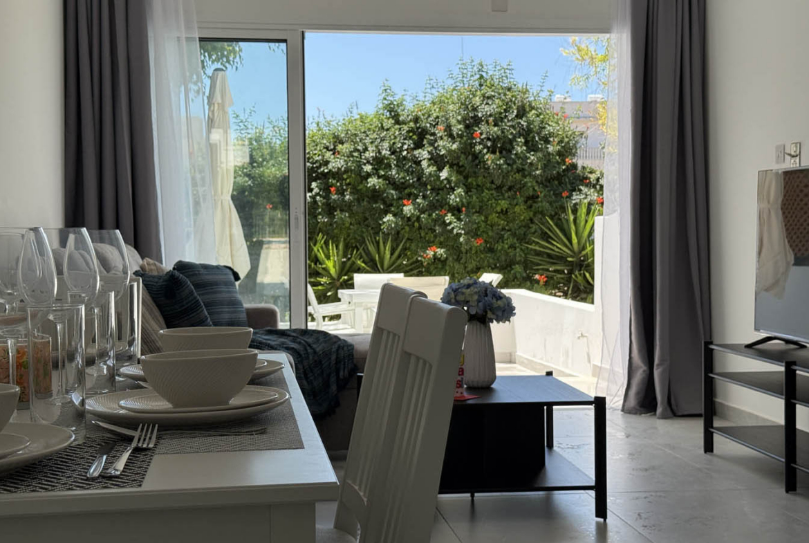 2-Bedroom Townhouse in Kings Beach Park, just 300 meters from the sea