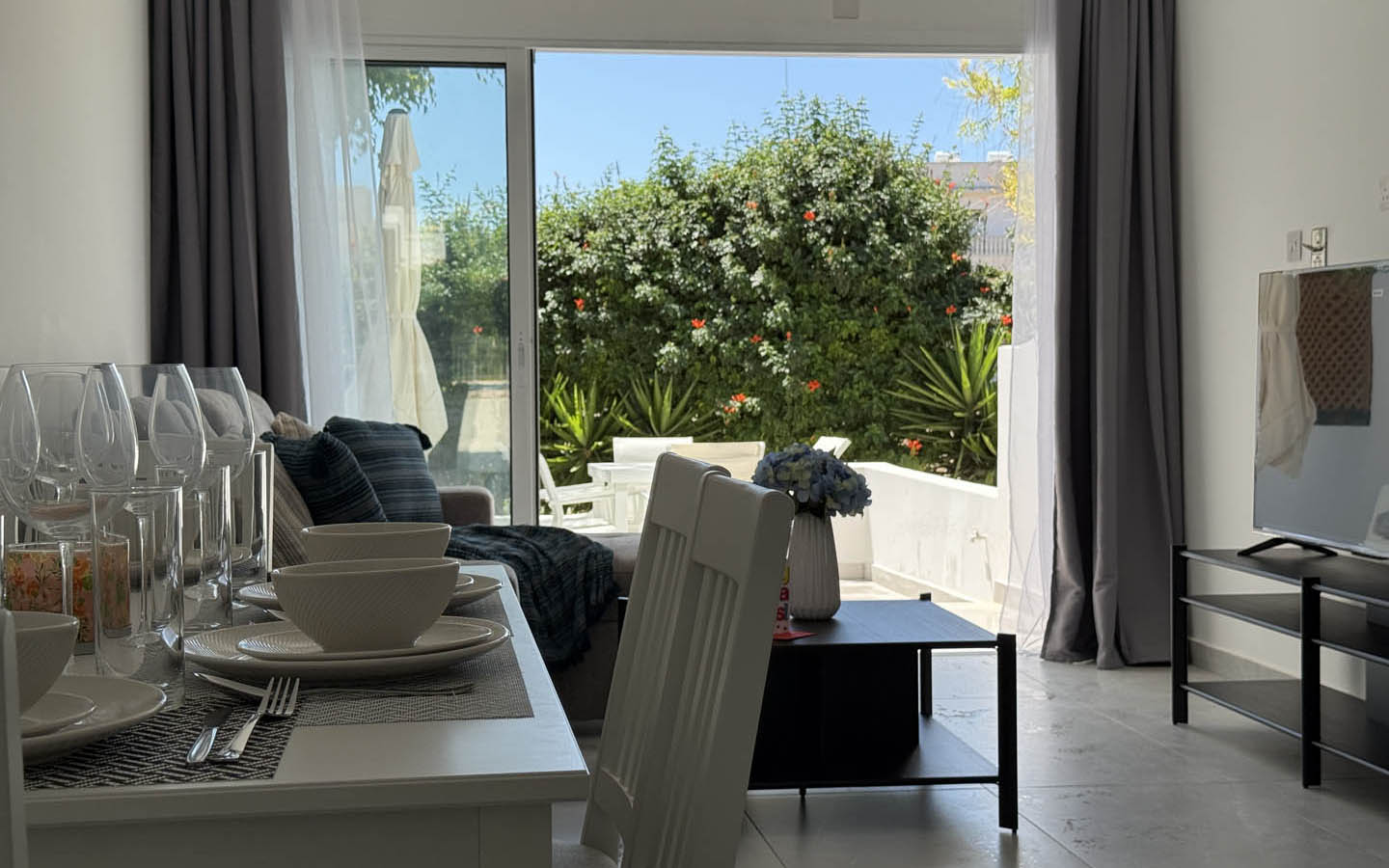 Renovation example №5(13) 2-Bedroom Townhouse in Kings Beach Park, just 300 meters from the sea