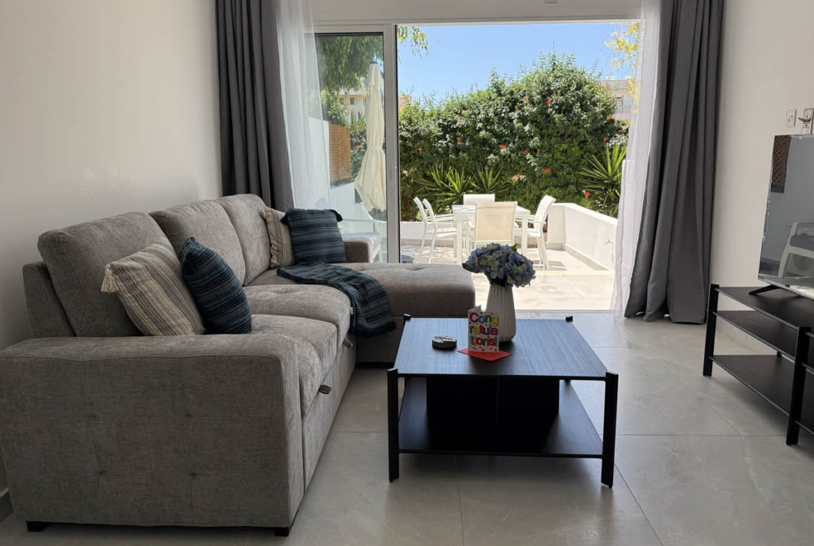 2-Bedroom Townhouse in Kings Beach Park, just 300 meters from the sea