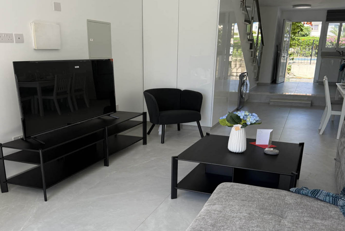 2-Bedroom Townhouse in Kings Beach Park, just 300 meters from the sea