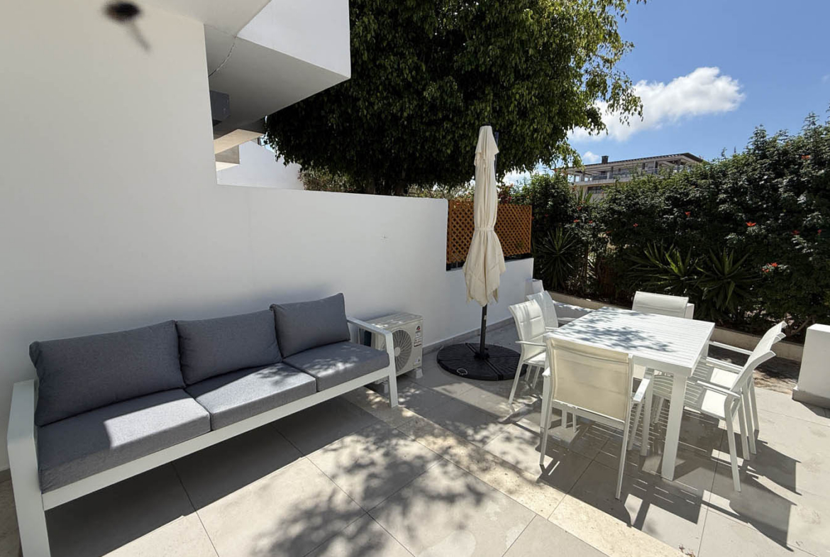 2-Bedroom Townhouse in Kings Beach Park, just 300 meters from the sea