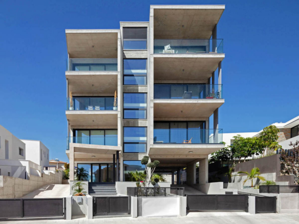 3-Bedroom Apartment with Furniture and a Private Roof Terrace