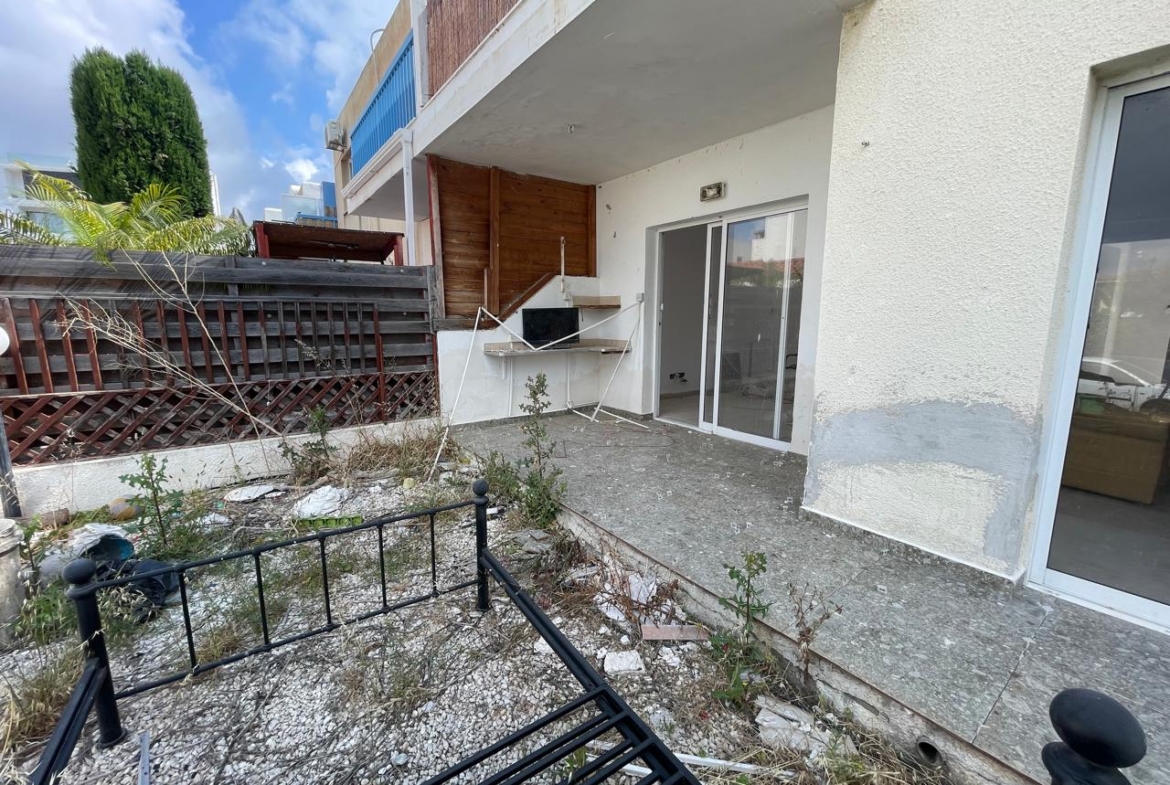 Ground-Floor Apartment with Private Outdoor Area and Communal Swimming Pool