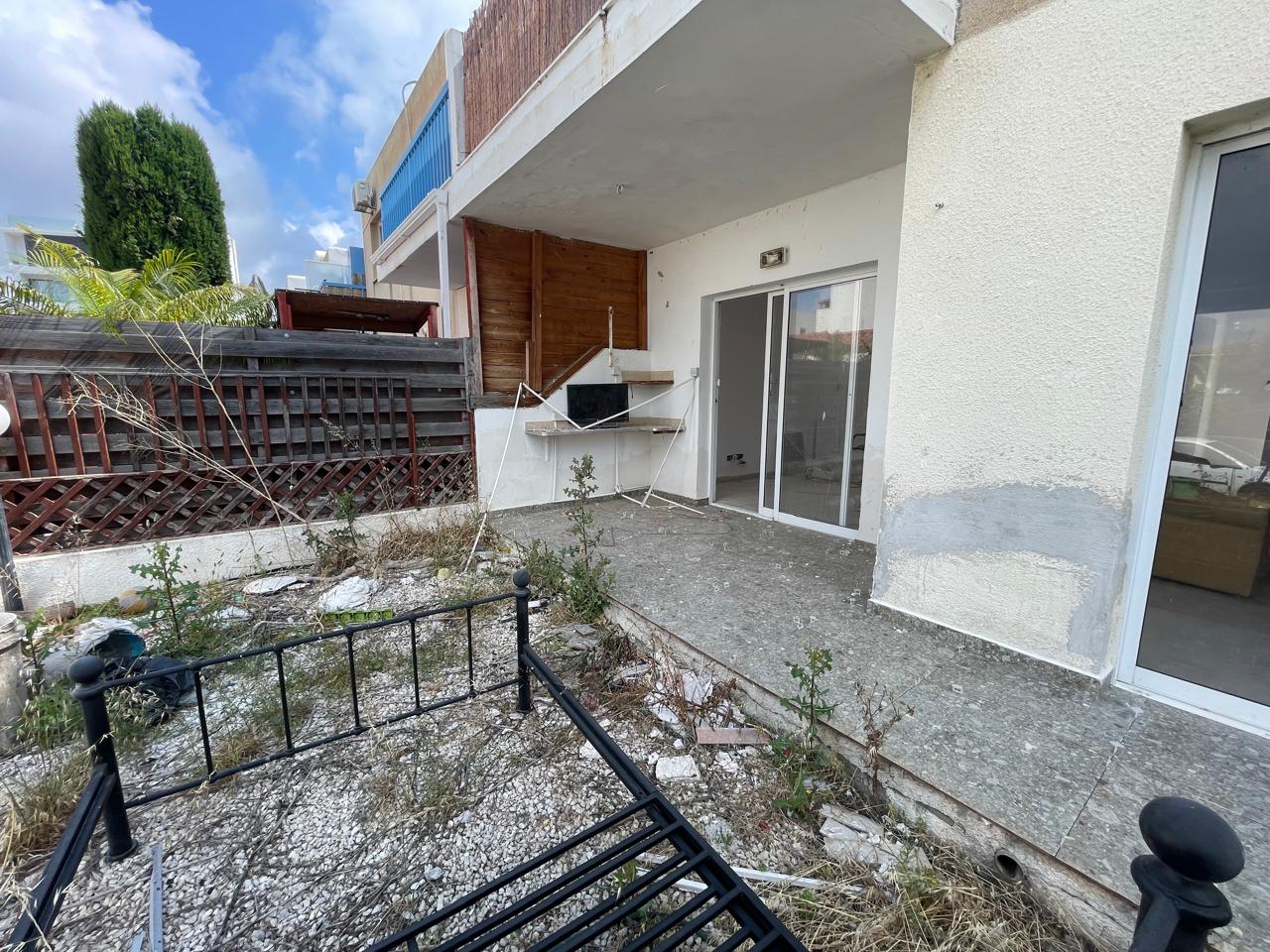 Ground-Floor Apartment with Private Outdoor Area and Communal Swimming Pool