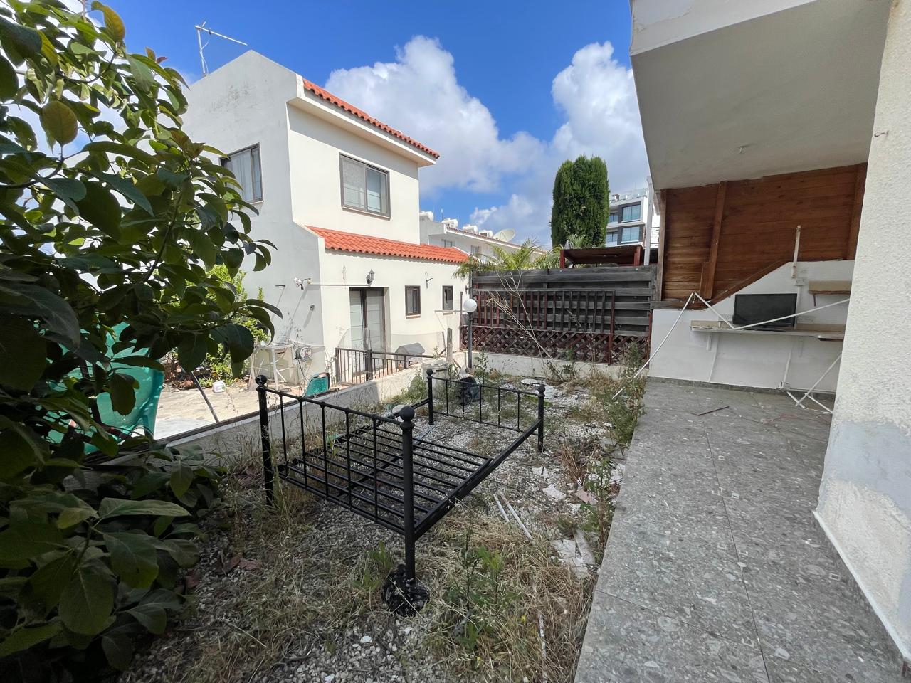 Ground-Floor Apartment with Private Outdoor Area and Communal Swimming Pool
