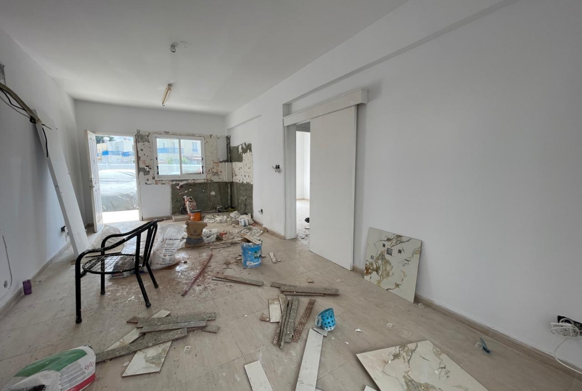 Ground-Floor Apartment with Private Outdoor Area and Communal Swimming Pool