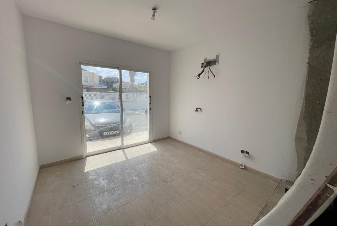 Ground-Floor Apartment with Private Outdoor Area and Communal Swimming Pool