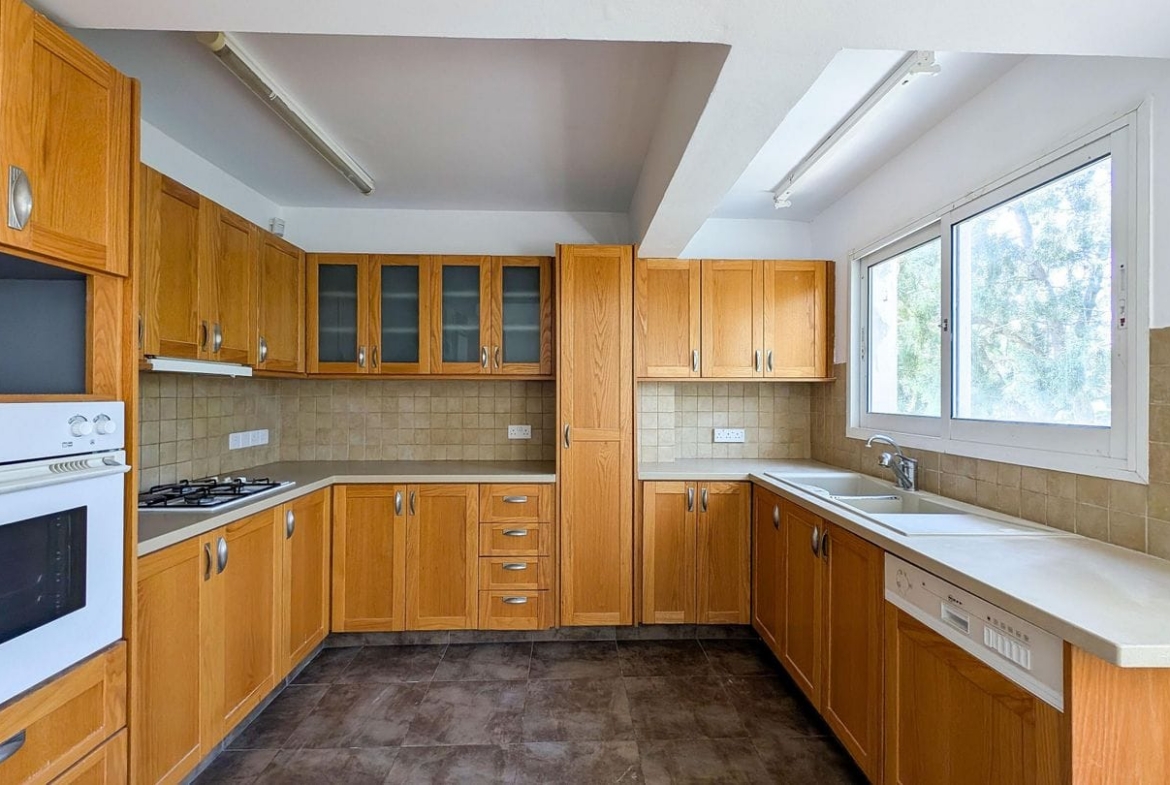 Three-Bedroom Villa with a Private Pool and basement