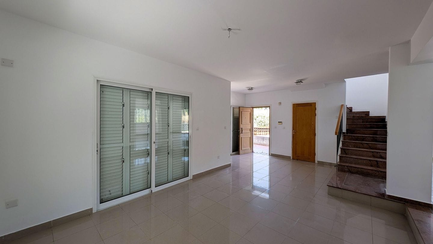 key-ready-villa-property-for-sale-paphos-cyprus14 Three-Bedroom Villa with a Private Pool and basement