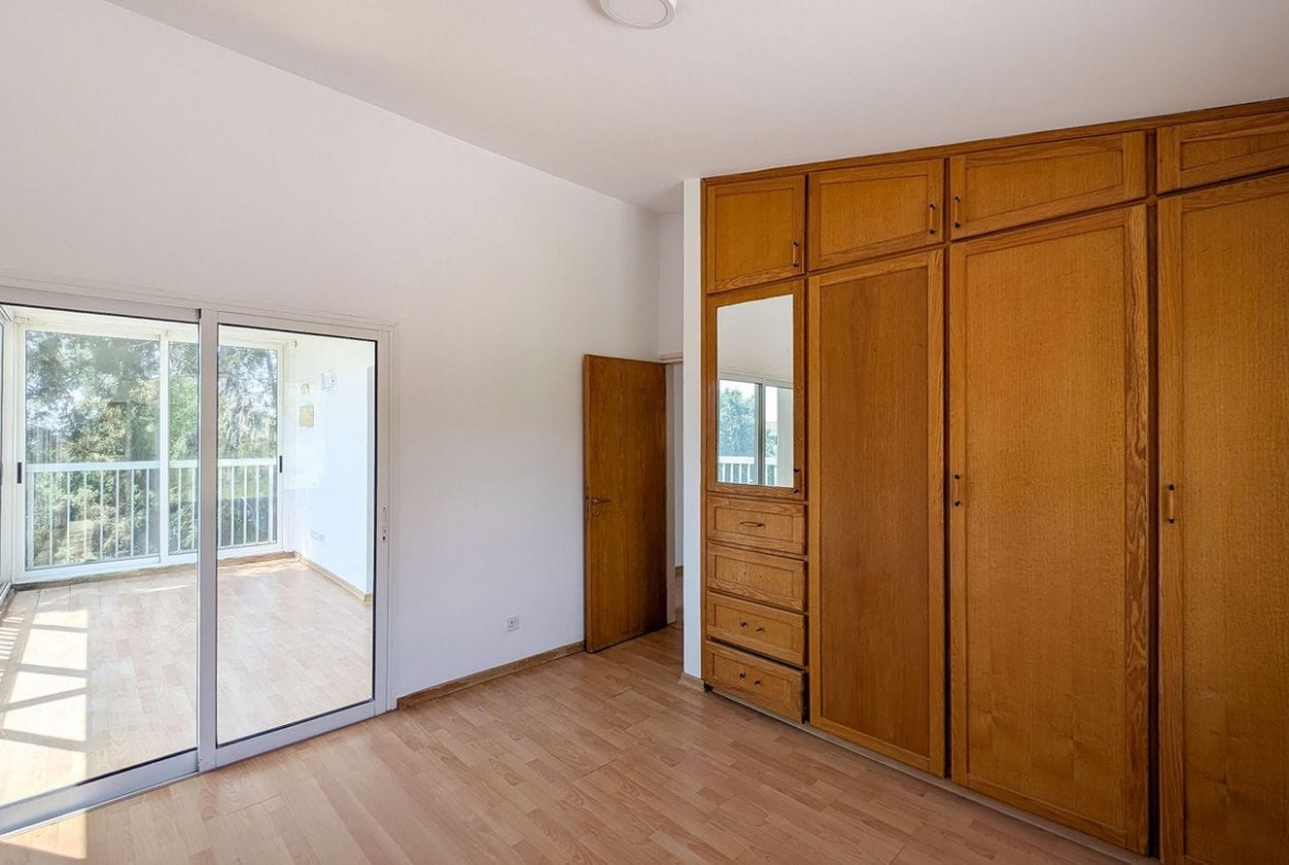 Three-Bedroom Villa with a Private Pool and basement