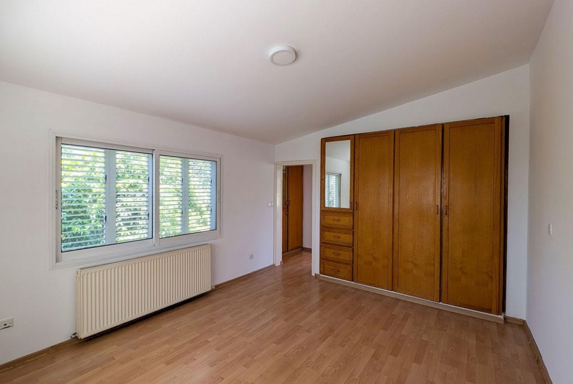 Three-Bedroom Villa with a Private Pool and basement