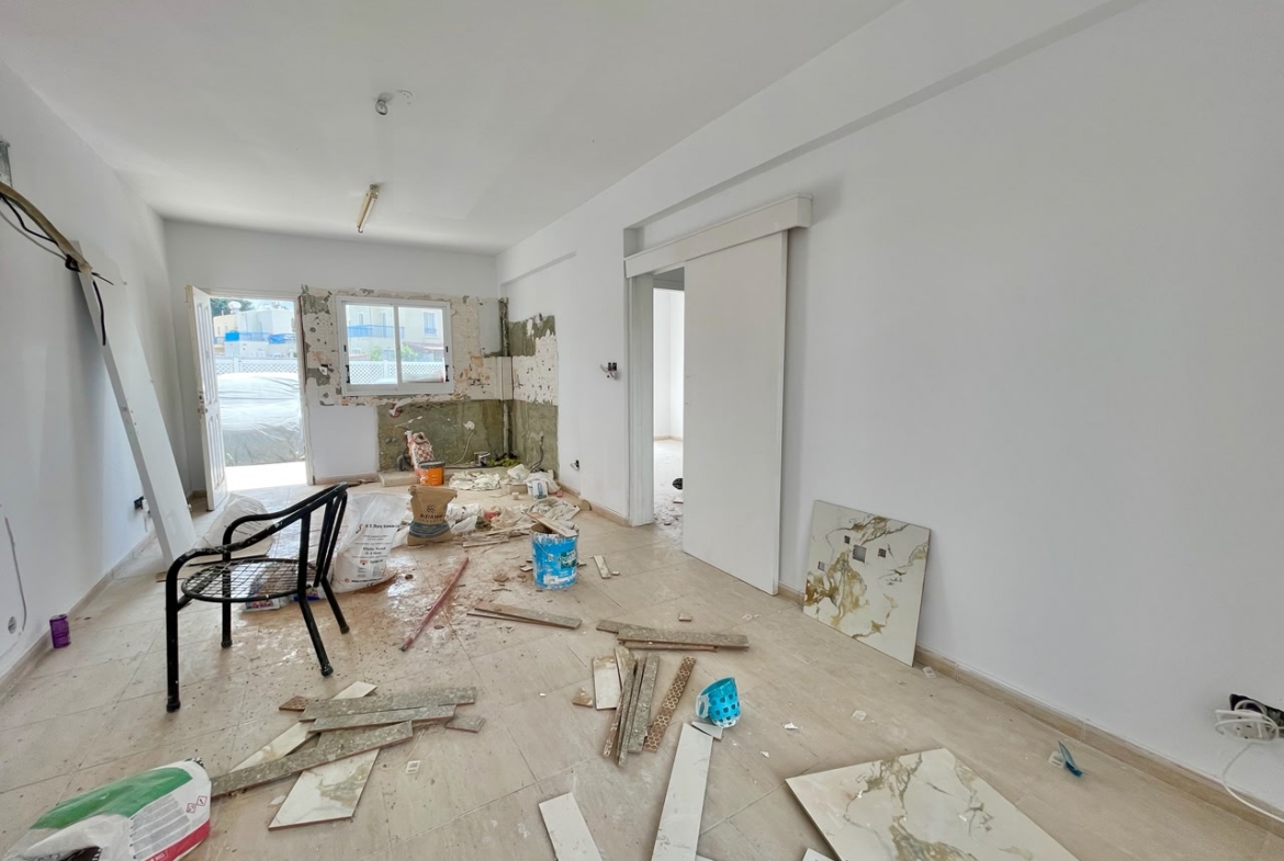 Ground-Floor Apartment with Private Outdoor Area and Communal Swimming Pool