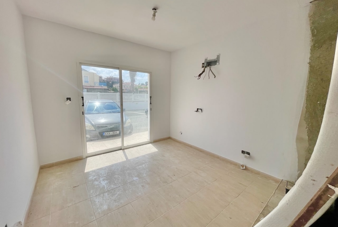 Ground-Floor Apartment with Private Outdoor Area and Communal Swimming Pool