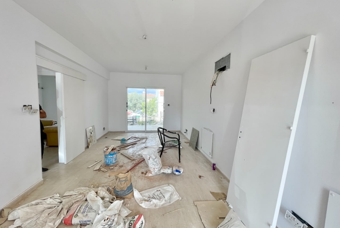 Ground-Floor Apartment with Private Outdoor Area and Communal Swimming Pool