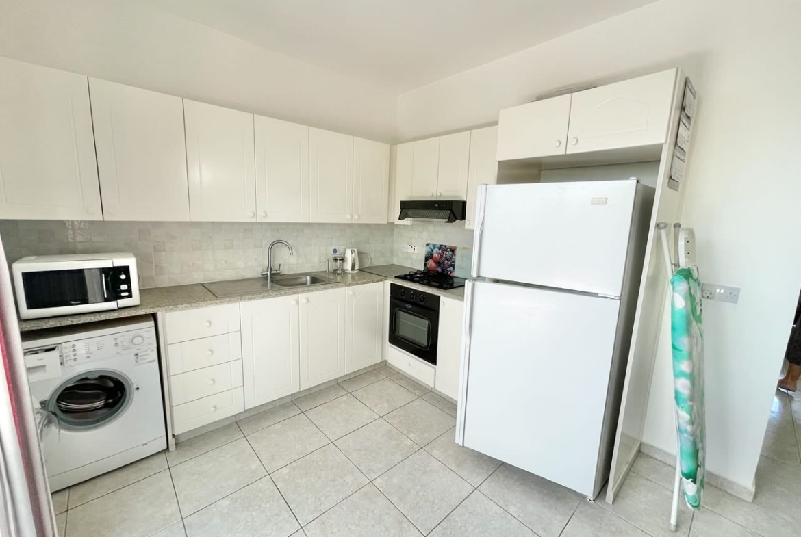 2-Bedroom House with a Communal Swimming Pool near the Coral Bay Coast