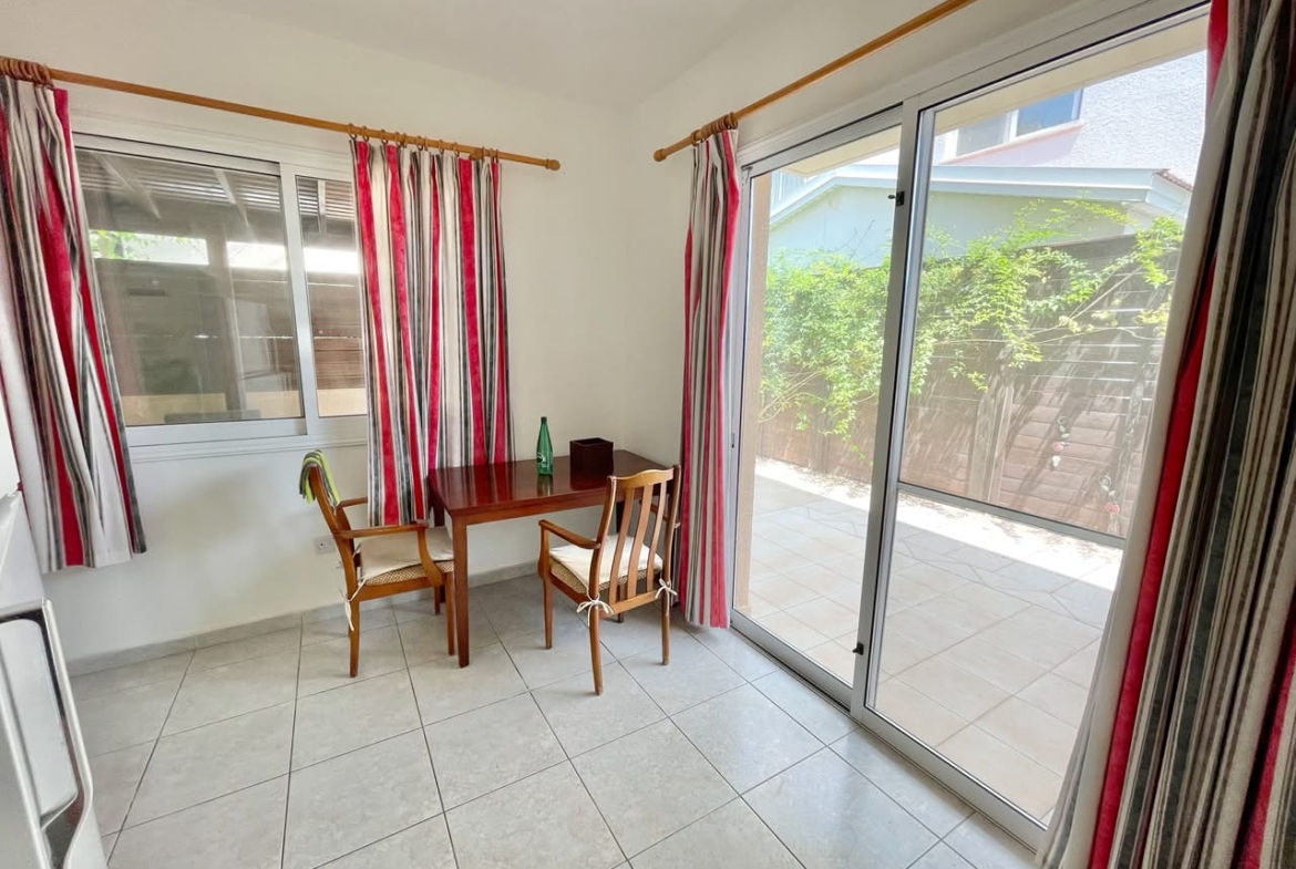2-Bedroom House with a Communal Swimming Pool near the Coral Bay Coast