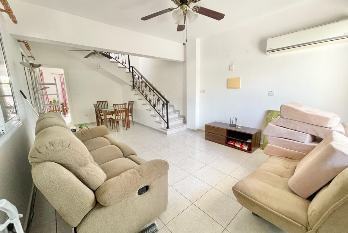 2-Bedroom House with a Communal Swimming Pool near the Coral Bay Coast