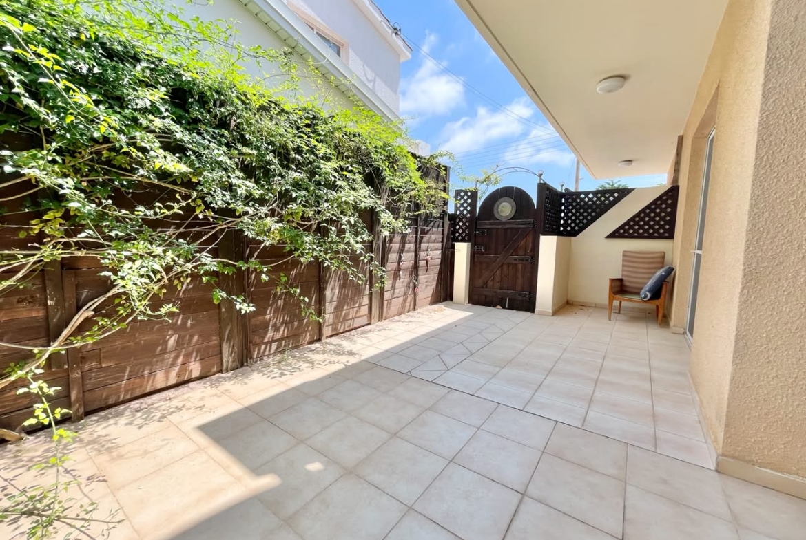 2-Bedroom House with a Communal Swimming Pool near the Coral Bay Coast