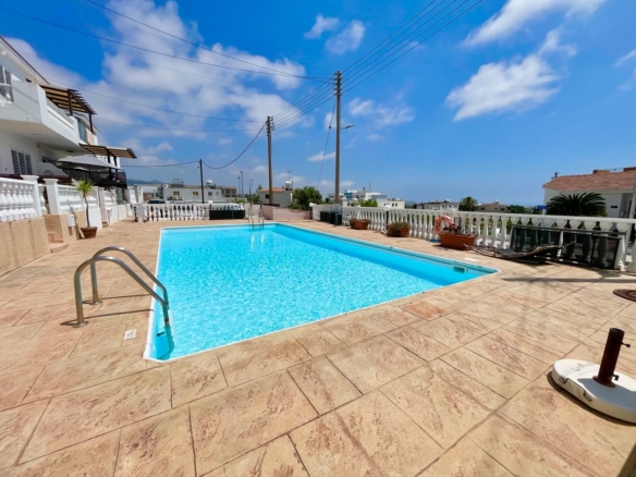 2-Bedroom House with a Communal Swimming Pool near the Coral Bay Coast