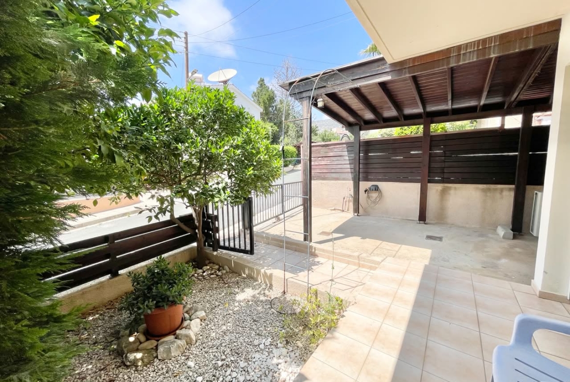 2-Bedroom House with a Communal Swimming Pool near the Coral Bay Coast