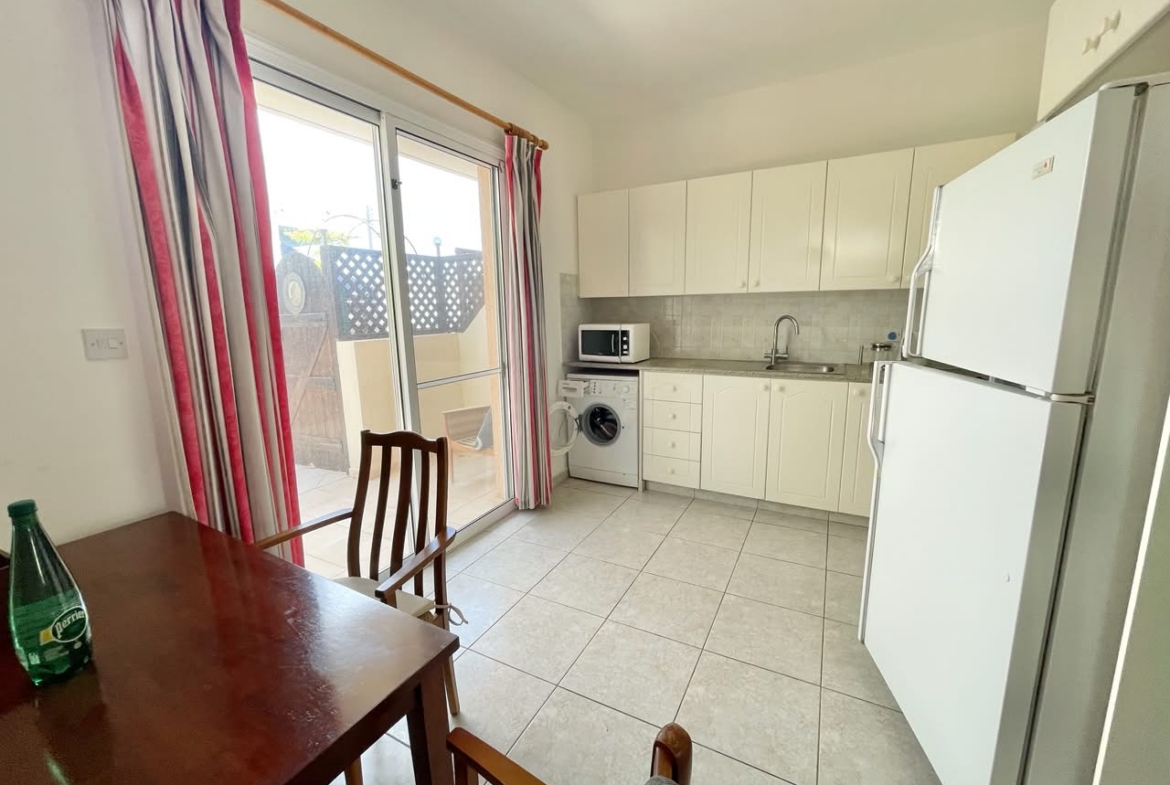2-Bedroom House with a Communal Swimming Pool near the Coral Bay Coast