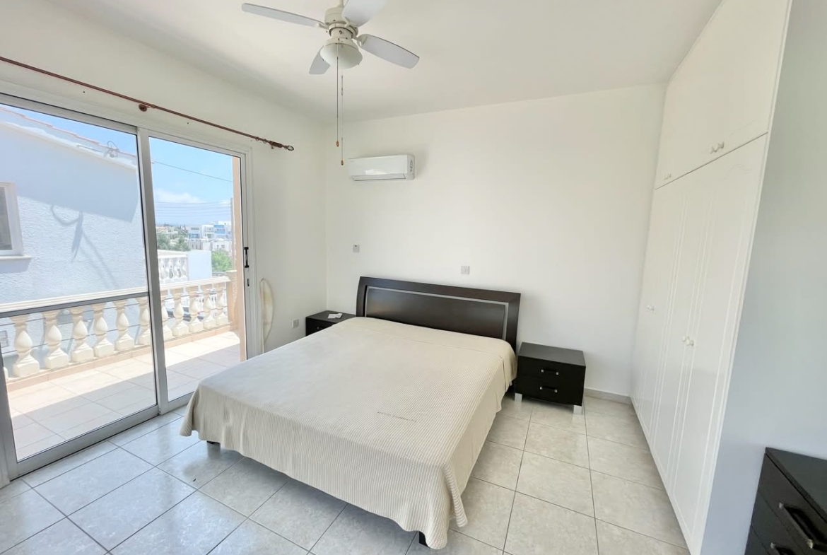 2-Bedroom House with a Communal Swimming Pool near the Coral Bay Coast