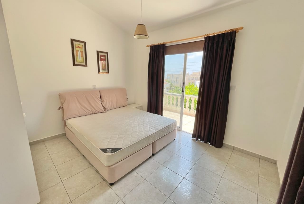 2-Bedroom House with a Communal Swimming Pool near the Coral Bay Coast