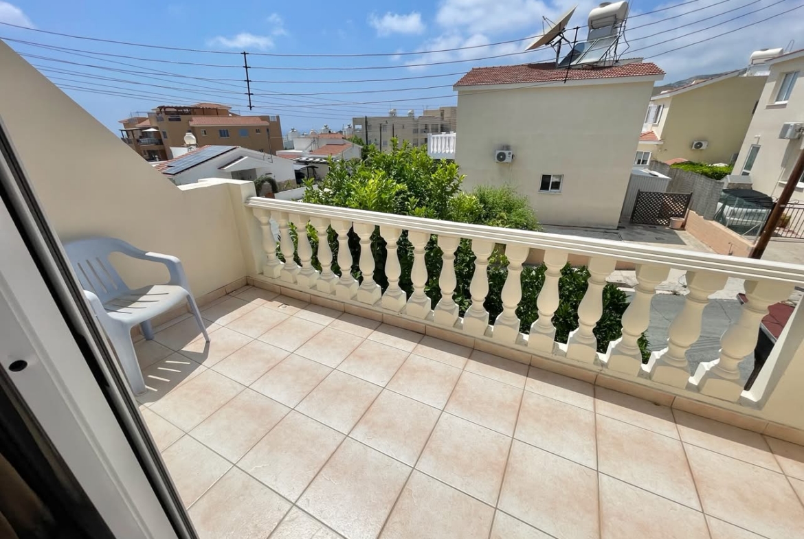 2-Bedroom House with a Communal Swimming Pool near the Coral Bay Coast