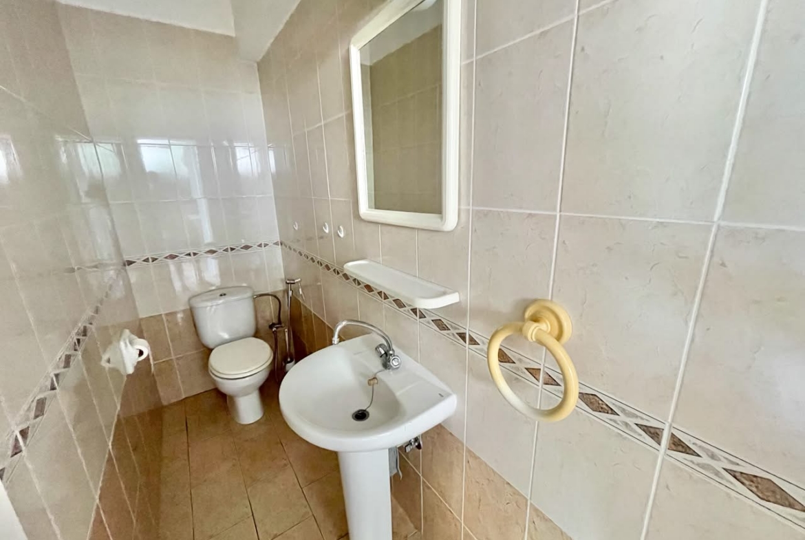 2-Bedroom House with a Communal Swimming Pool near the Coral Bay Coast
